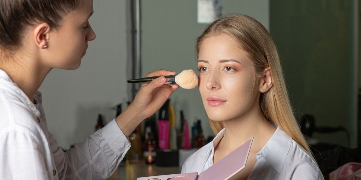 How Can You Use Highlighter for a Glowing Complexion?