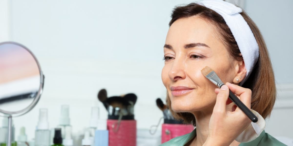 What Are the Benefits of Using a Makeup Primer?
