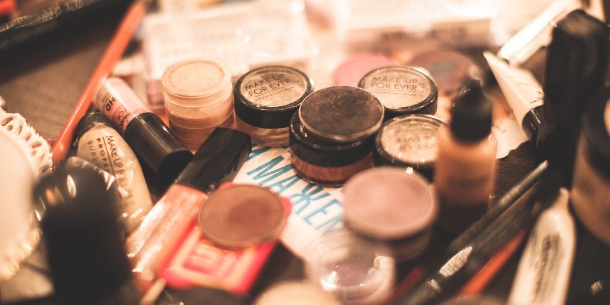 What Are the Best Makeup Products for Sensitive Skin?